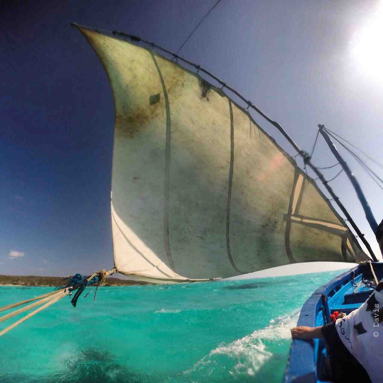 Traditional_boat_emerald_sea_encounter_madagascar